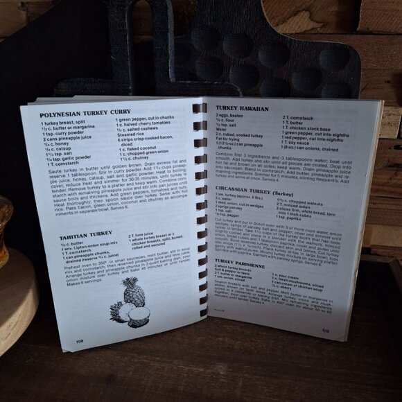 300 Ways‎ With Poultry Cook Book Vintage Chicken Turkey Recipes 1996 Holiday - Picture 4 of 8